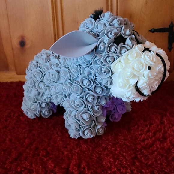 FOREVER ROSES HANDMADE FLOWER EEYORE DONKEY - Picture 2 of 9